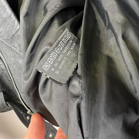 Vintage 90s Wilson’s Cropped Black Leather Moto Biker Motorcycle Jacket Size M - Picture 7 of 7